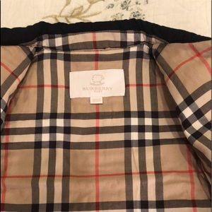 Burberry kids jacket/ unisex could be for a boy or girl in a great condition